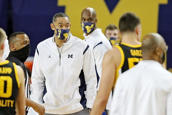 Juwan Howard and Chris Hunter