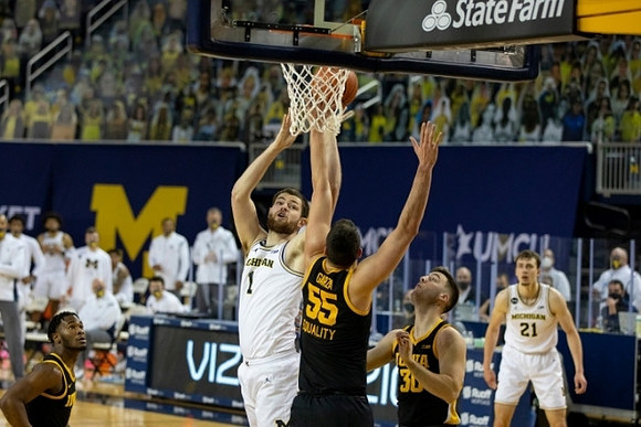 Hunter Dickinson (1) and Franz Wagner (21)