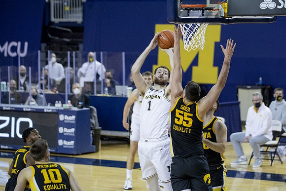 Hunter Dickinson (1) and Franz Wagner (21)