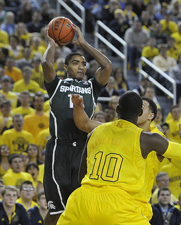 Tim Hardaway Jr. (10) and Jordan Morgan (52)