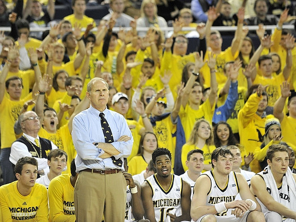 Andrew Dakich (11), John Beilein, Derrick Walton Jr. (10), Ricky Doyle (32), and Mark Donnal (34)