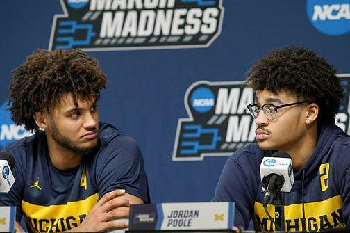 Isaiah Livers (4) and Jordan Poole (2)