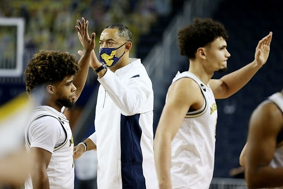 Mike Smith (12), Juwan Howard, and Adrien Nunez (0)