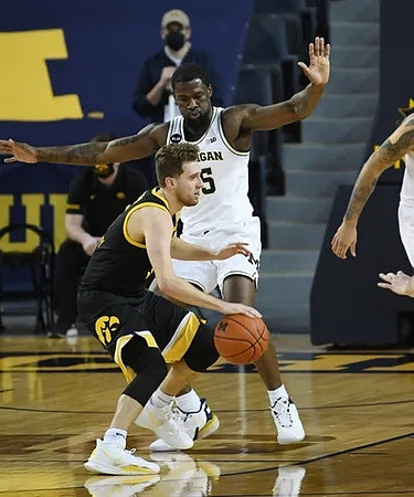Chaundee Brown Jr. (15)