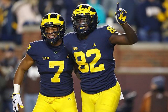 Tarik Black (7) and Nick Eubanks (82)