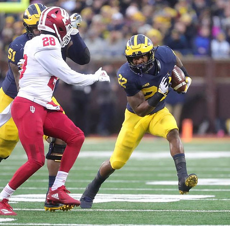 Cesar Ruiz (51) and Karan Higdon (22)