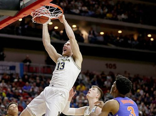 Ignas Brazdeikis (13) and Jon Teske (15)