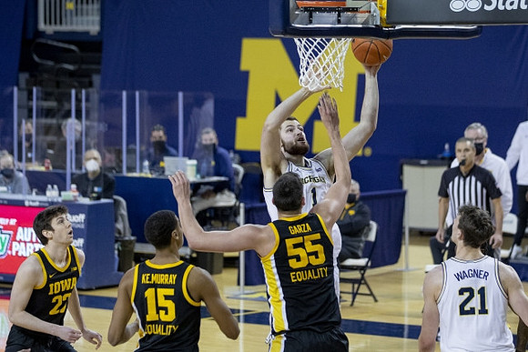 Hunter Dickinson (1) and Franz Wagner (21)