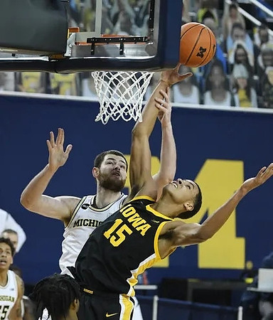 Hunter Dickinson (1) and Eli Brooks (55)