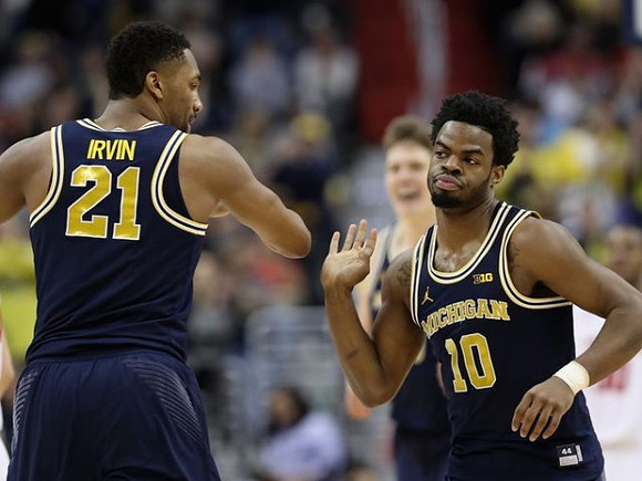 Zak Irvin (21) and Derrick Walton Jr. (10)