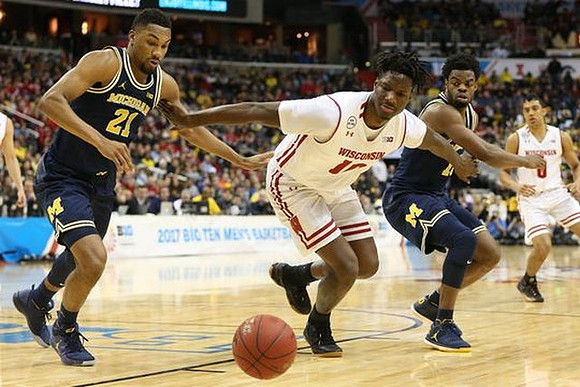 Zak Irvin (21) and Derrick Walton Jr. (10)