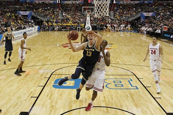 Moritz Wagner (13), Duncan Robinson (22), and Derrick Walton Jr. (10)
