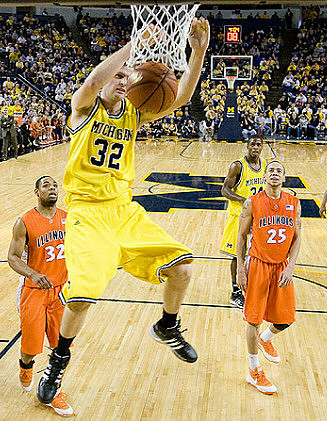 Zack Gibson (32) and DeShawn Sims (34)
