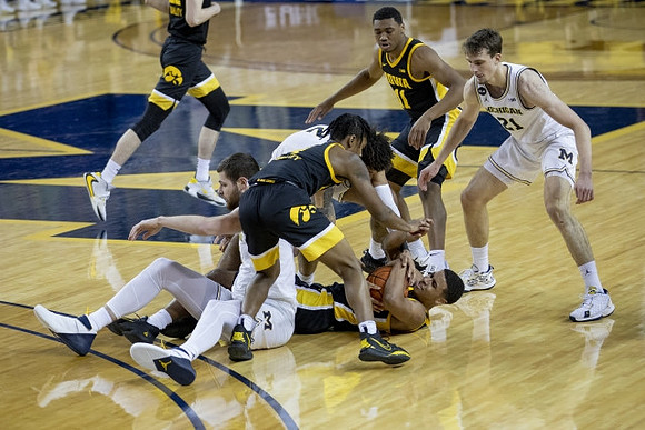 Hunter Dickinson (1), Isaiah Livers (2), and Franz Wagner (21)