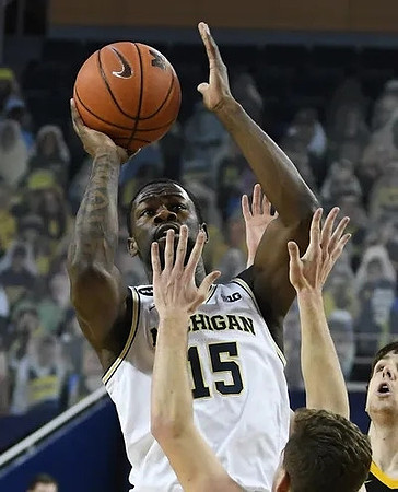 Chaundee Brown Jr. (15)