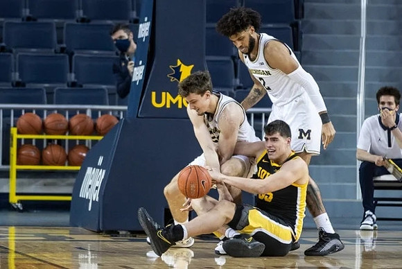 Franz Wagner (21) and Isaiah Livers (2)