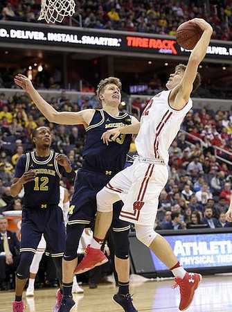 Muhammad-Ali Abdur-Rahkman (12) and Moritz Wagner (13)