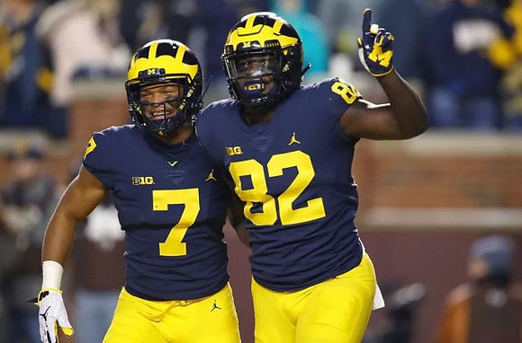Tarik Black (7) and Nick Eubanks (82)