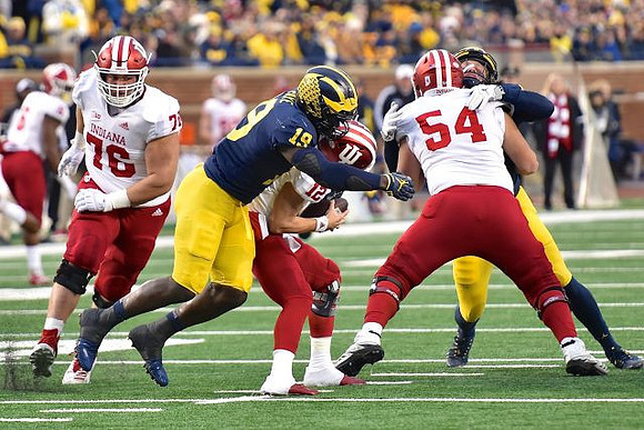 Kwity Paye (19) and Chase Winovich (15)