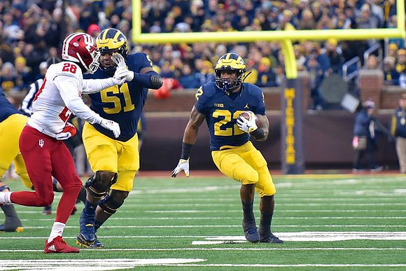Cesar Ruiz (51) and Karan Higdon (22)