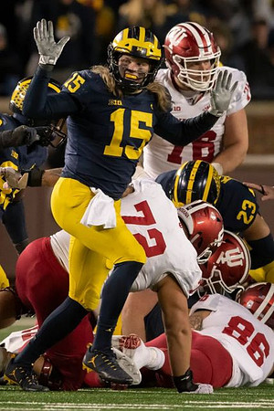 Chase Winovich (15) and Tyree Kinnel (23)