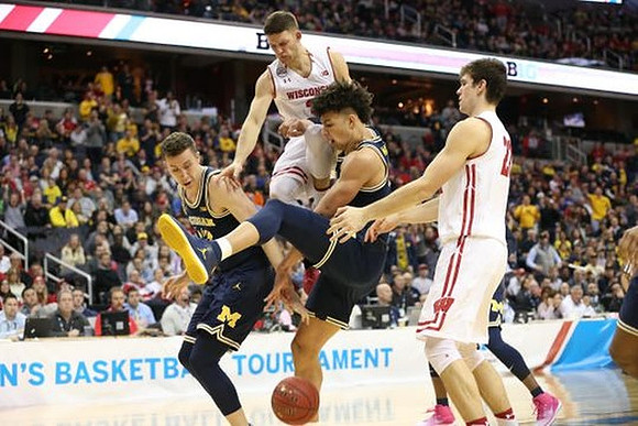 Duncan Robinson (22) and D.J. Wilson (5)