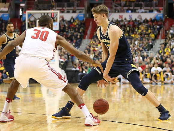 Zak Irvin (21) and Moritz Wagner (13)