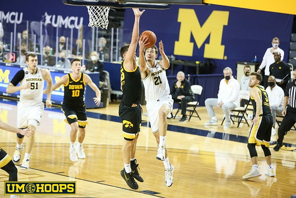 Austin Davis (51) and Franz Wagner (21)