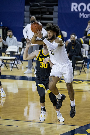 Isaiah Livers (2)