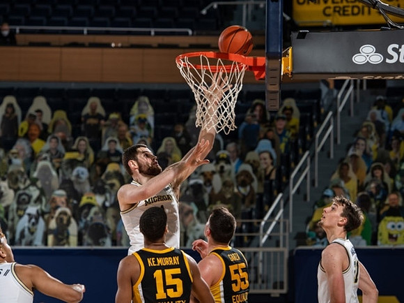 Hunter Dickinson (1), Terrance Williams II (5), and Franz Wagner (21)
