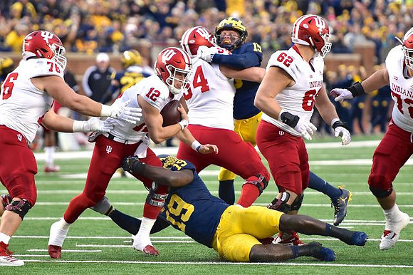Kwity Paye (19) and Chase Winovich (15)