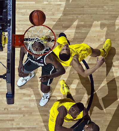 Glenn Robinson III (1) and Jordan Morgan (52)
