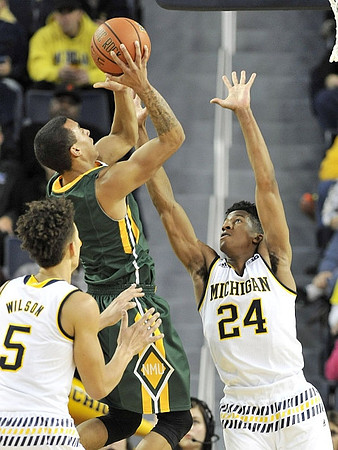 D.J. Wilson (5) and Aubrey Dawkins (24)