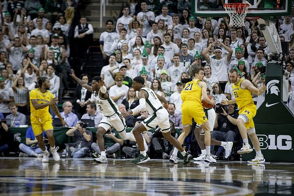 Zavier Simpson (3), Franz Wagner (21), and Austin Davis (51)
