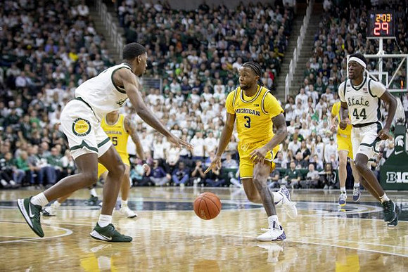 Eli Brooks (55) and Zavier Simpson (3)