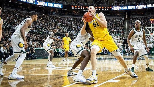 Austin Davis (51) and Zavier Simpson (3)