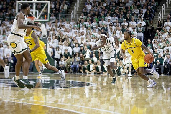 Eli Brooks (55) and Zavier Simpson (3)