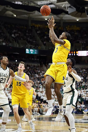 Jon Teske (15), Franz Wagner (21), and Zavier Simpson (3)