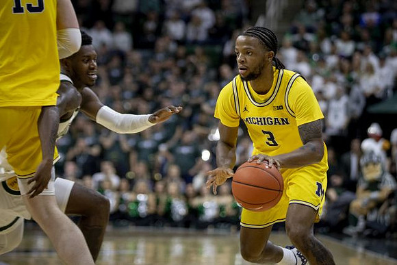 Jon Teske (15) and Zavier Simpson (3)