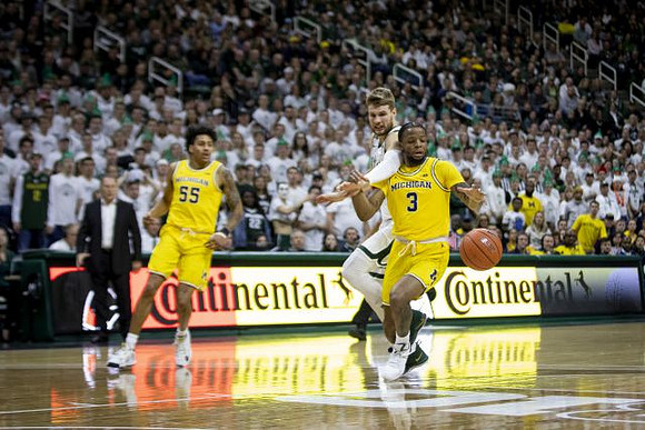 Eli Brooks (55) and Zavier Simpson (3)