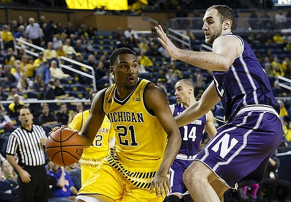 Muhammad-Ali Abdur-Rahkman (12) and Zak Irvin (21)