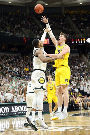 Jon Teske (15) and Franz Wagner (21)