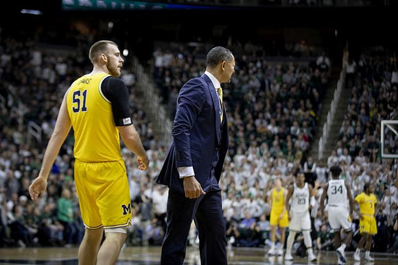 Austin Davis (51) and Juwan Howard
