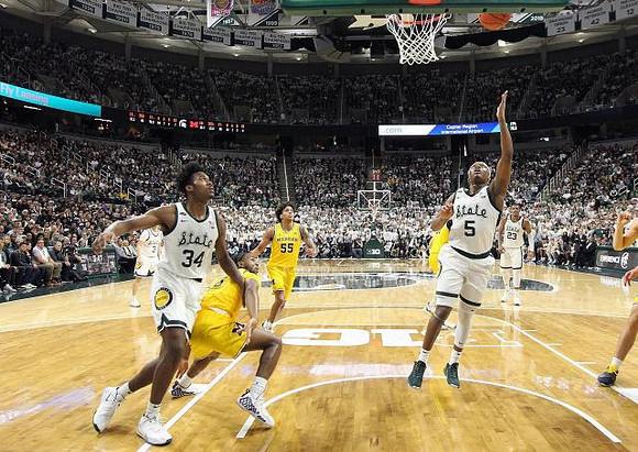Zavier Simpson (3) and Eli Brooks (55)
