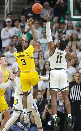 Jon Teske (15) and Zavier Simpson (3)