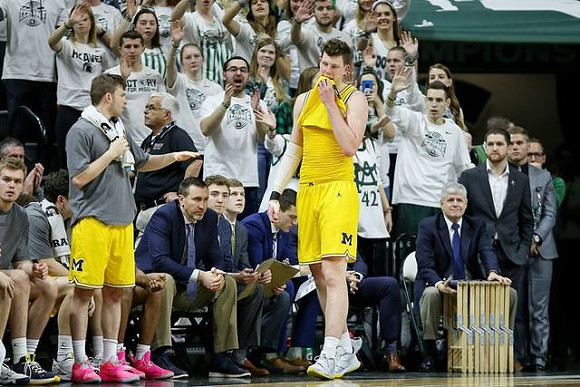 Jon Teske (15) and Michigan Team