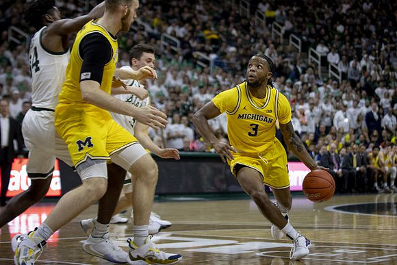 Austin Davis (51) and Zavier Simpson (3)