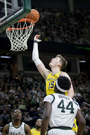 Zavier Simpson (3) and Jon Teske (15)