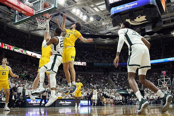 Franz Wagner (21), Colin Castleton (11), Brandon Johns Jr. (23), and Zavier Simpson (3)