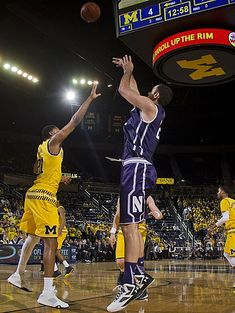 Zak Irvin (21) and Muhammad-Ali Abdur-Rahkman (12)
